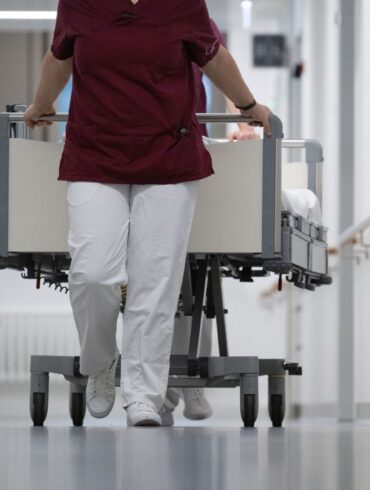 Beschäftigte in kommunalen Kliniken sind für Donnerstag zum Warnstreik aufgerufen. (Archivbild)
