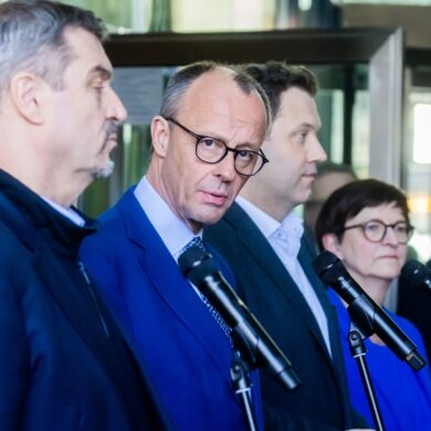 Die wichtigsten Fragen bei den Koalitionsverhandlungen muss die Spitzenrunde klären. (Archivbild)