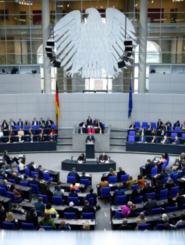 Bundestag und Bundesrat sollen in dieser Woche über das Milliarden-Finanzpaket von Union und SPD entscheiden.