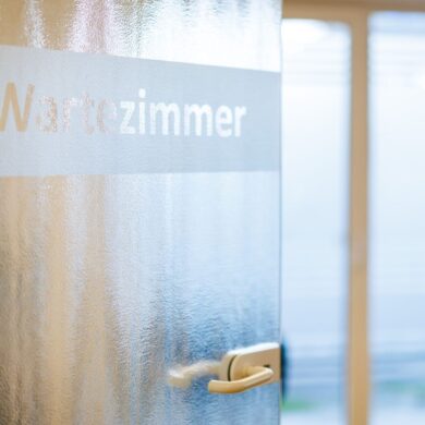 Ärzte fordern eine Strafgebühr für Patienten, die gebuchte Termine beim Arzt nicht wahrnehmen. (Archivbild)