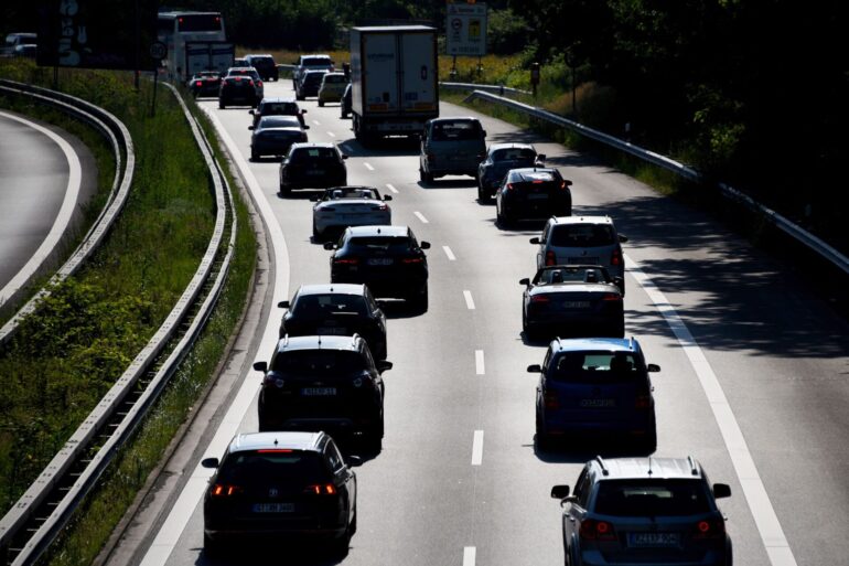 Die EU-Kommission will eine jährliche Pflichtuntersuchung für ältere Autos. (Archivbild)