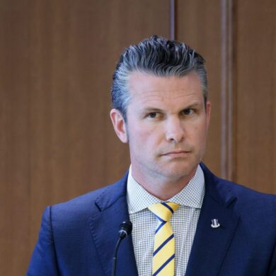 Pete Hegseth sieht sich neuen Vorwürfen ausgesetzt. (Archivbild)