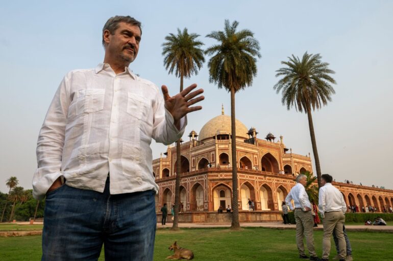 Im fernen Indien ist Söders Wandel sehr gut erkennbar - nach dem Ende der Koalitionsverhandlungen präsentiert sich der CSU-Chef als ein Politiker, der sich seiner neuen Rolle in der Bundesregierung sehr bewusst ist.