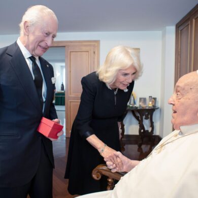 Der König und die Königin trafen den Papst im April.