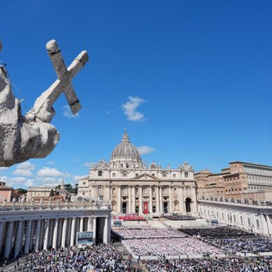 Ein Blick über den Petersplatz während der Trauerfeier für Papst Franziskus.