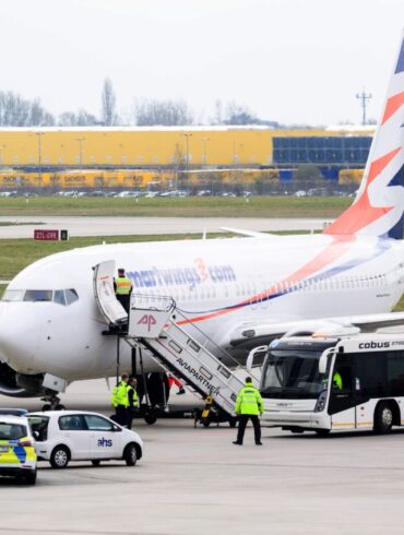 Ende März kamen 174 Afghaninnen und Afghanen mit einem Charterflug in Hannover an. (Archivbild)