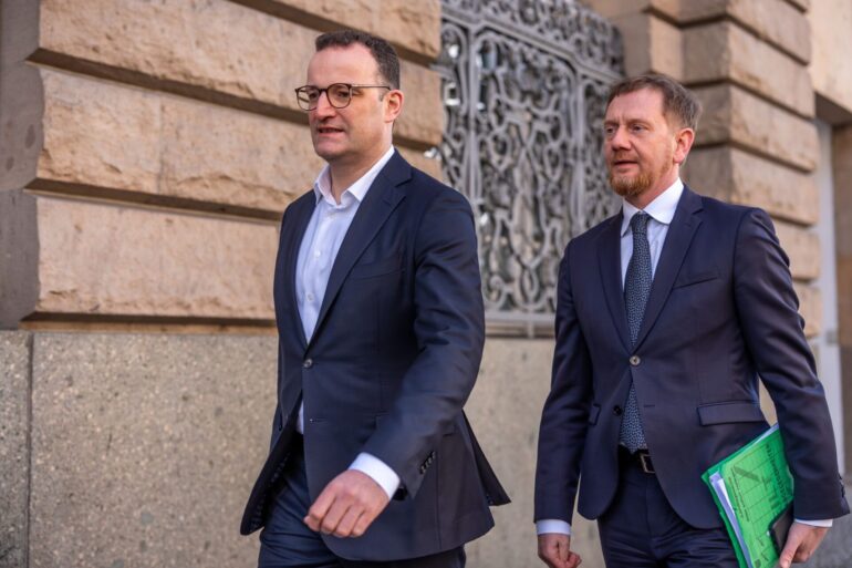 Führende Unionsvertreter sehen bei Koalitionsverhandlungen wachsenden Einigungsdruck durch Turbulenzen in der Weltwirtschaft.
