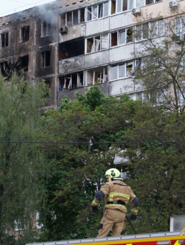Einen schweren russischen Luftangriff auf Kiew gab es noch vor Inkrafttreten der Waffenruhe.