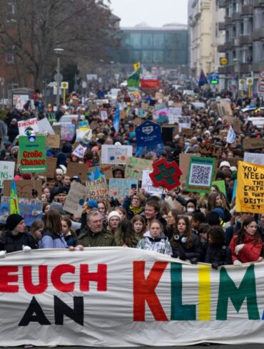 Die EU will bis Ende des Jahrzehnts eine Reduzierung der Treibhausgasemissionen um 55 Prozent. (Archivbild)