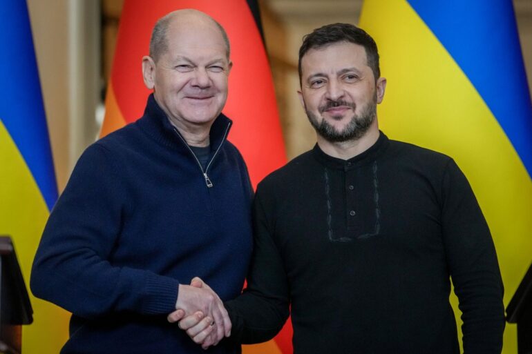 Telefonat zum Ende seiner Amtszeit: Der scheidende Bundeskanzler hat den ukrainischen Präsidenten Selenskyj angerufen.