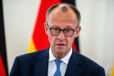 «Mehr als besorgt» sei die Bundesregierung angesichts der Ausweitung des israelischen Militäreinsatzes und vielen hungernden Menschen im Gazastreifen.