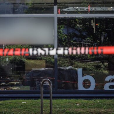 Der Tatverdächtige hatte vor einer Bar mehrere Menschen angegriffen und verletzt.