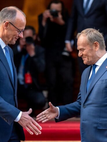 Herzliche Begrüßung - Bundeskanzler Merz zum Antrittsbesuch in Warschau