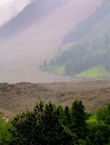 Nach dem Gletscherabsturz droht im Lötschental eine Flutwelle.