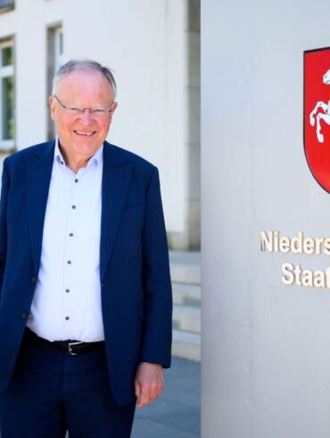 Niedersachsens langjähriger Ministerpräsident Stephan Weil hat für kommende Woche seinen Rücktritt eingereicht.