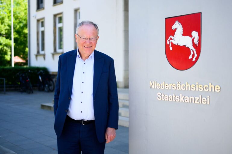 Niedersachsens langjähriger Ministerpräsident Stephan Weil hat für kommende Woche seinen Rücktritt eingereicht.