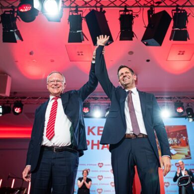 Der bisherige Wirtschaftsminister Olaf Lies (rechts) soll den langjährigen Ministerpräsidenten Stephan Weil beerben.