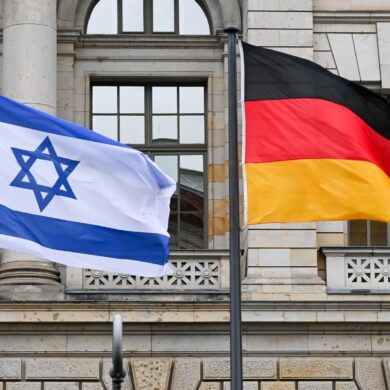 Deutschland und Israel haben zwei Jahrzehnte nach dem Ende des Zweiten Weltkriegs diplomatische Beziehungen aufgenommen. (Archivbild)