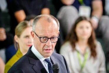 Opfer von Fake News: Eine Webseite verbreitet Falschinformationen unter dem Namen von Bundeskanzler Friedrich Merz (CDU).