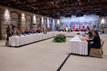 In Istanbul haben erstmals seit drei Jahren ukrainische und russische Vertreter direkte Gespräche über den Ukraine-Krieg geführt.