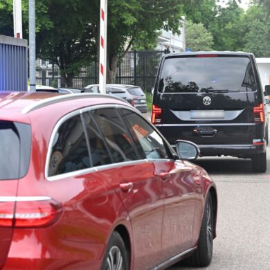 Die Bundesanwaltschaft ließ die Festgenommenen nach Karlsruhe bringen.