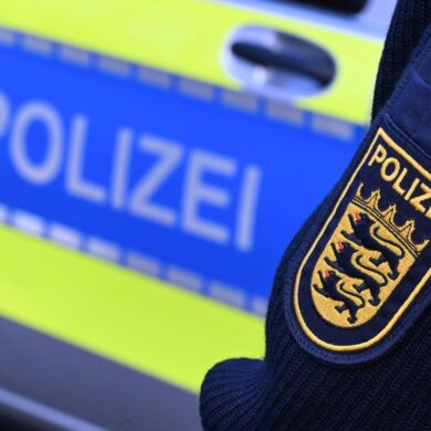 Der Fahrer sei festgenommen, sagte eine Polizeisprecherin. (Symbolbild)