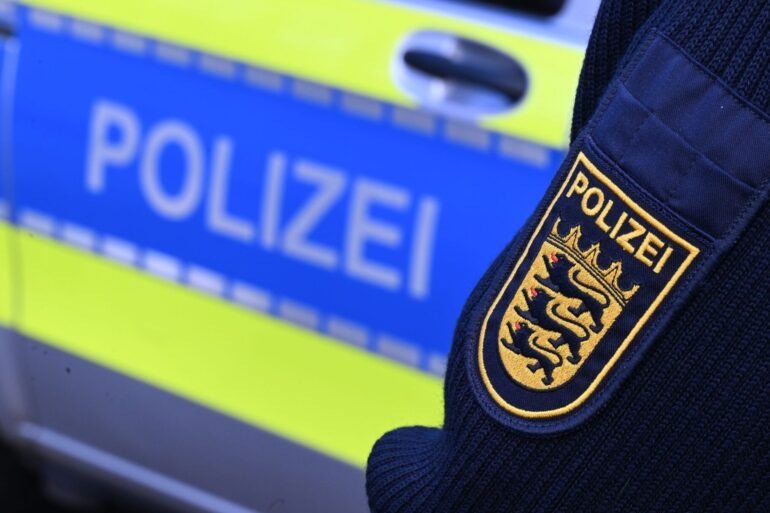 Der Fahrer sei festgenommen, sagte eine Polizeisprecherin. (Symbolbild)