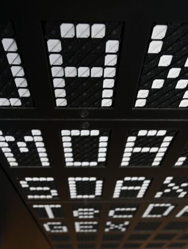 Erst am 3. März war der Dax über 23.000 Zähler gestiegen, nun wird die nächste Tausender-Marke überschritten.