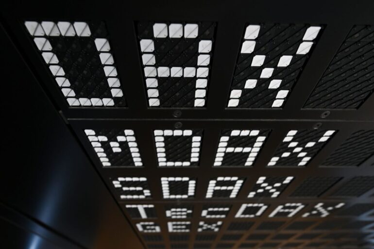 Erst am 3. März war der Dax über 23.000 Zähler gestiegen, nun wird die nächste Tausender-Marke überschritten.