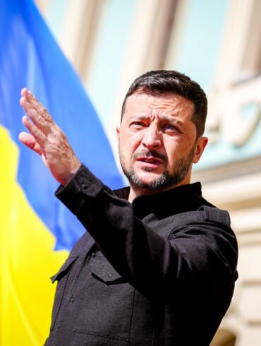 Der ukrainische Präsident Wolodymyr Selenskyj hatte am Samstag gemeinsam mit europäischen Verbündeten von Russland eine Waffenruhe ab Montag gefordert.