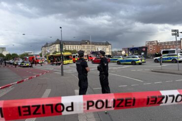 Eine Frau wurde als Tatverdächtige festgenommen.
