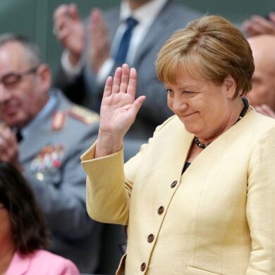 Beim ersten Wahlgang saß Ex-Kanzlerin Angela Merkel (CDU) noch auf der Ehrentribüne des Bundestages.