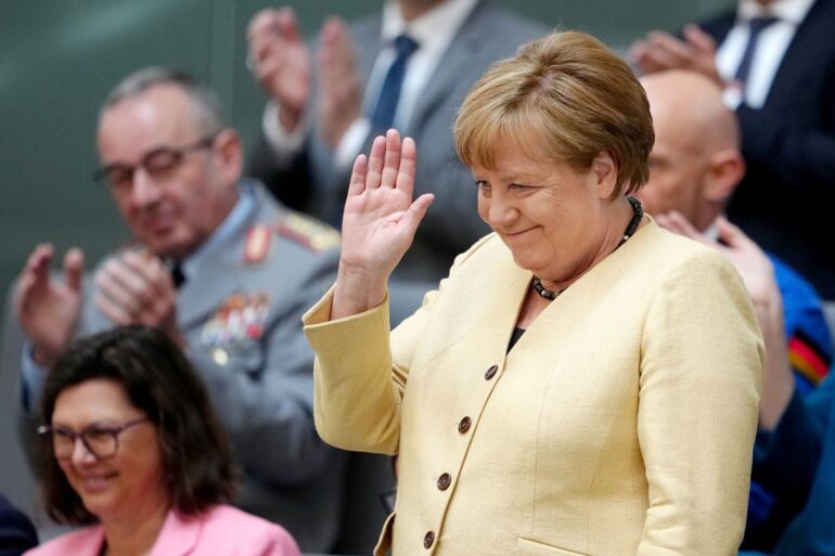 Beim ersten Wahlgang saß Ex-Kanzlerin Angela Merkel (CDU) noch auf der Ehrentribüne des Bundestages.
