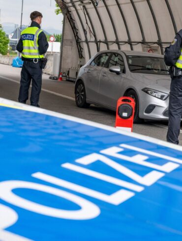 Laut Gewerkschaft der Polizei sind die verstärkten Kontrollen nicht lange zu schaffen. (Archivbild)