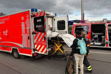 Die Polizei ist im Einsatz am Tatort.