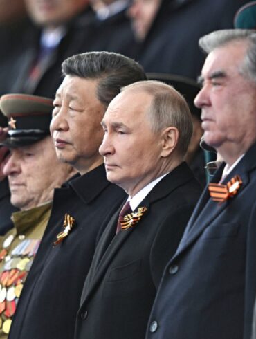 Zum 80. Jahrestag des Sieges über Nazi-Deutschland nahm der russische Präsident Wladimir Putin die traditionelle Militärparade auf dem Roten Platz in Moskau ab.