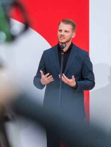 Klüssendorf soll ab sofort mit seiner Arbeit beginnen.