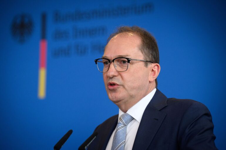 Bundesinnenminister Alexander Dobrindt (CSU) hatte schon vor seinem Amtsantritt Verschärfungen in der Migrationspolitik angekündigt.