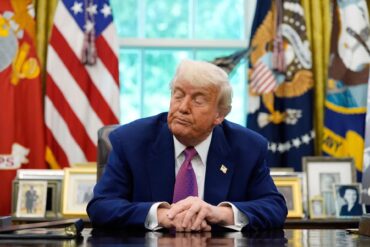 US-Präsident Trump verbreitet verstärkt Verschwörungstheorien über seinen Amtsvorgänger Biden.