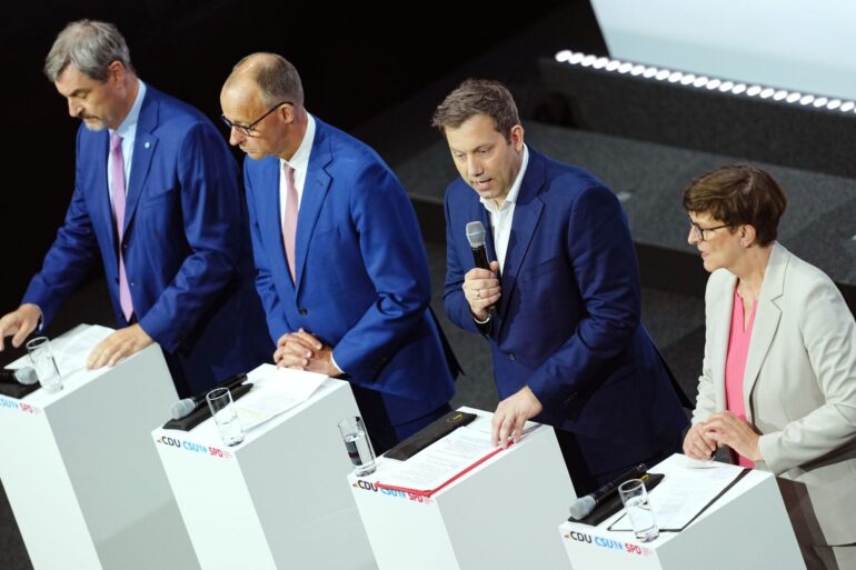 Die Spitzen von Union und SPD haben ihre Unterschriften unter den Koalitionsvertrag gesetzt.