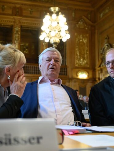 Jürgen Elsässer kam in Begleitung seiner Frau.