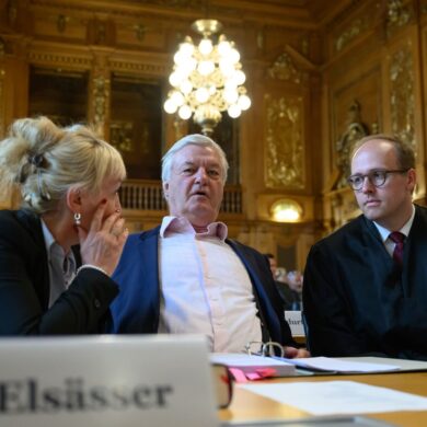Jürgen Elsässer kam in Begleitung seiner Frau.