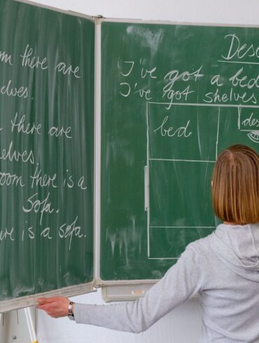 Die meisten Menschen im Öffentlichen Dienst sind an Schulen beschäftigt. (Symbolbild)