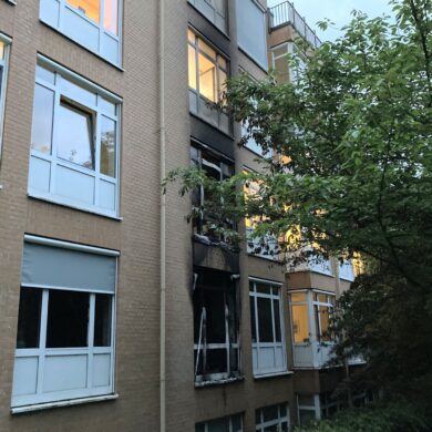 Das Feuer in dem Hamburger Krankenhaus wurde wohl absichtlich gelegt. Ein Patient hat ersten Erkenntnissen zufolge sein Kissen in Brand gesteckt.