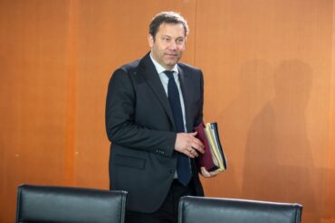 Klingbeil bringt seinen ersten Haushalt ins Kabinett ein. (Archivbild)