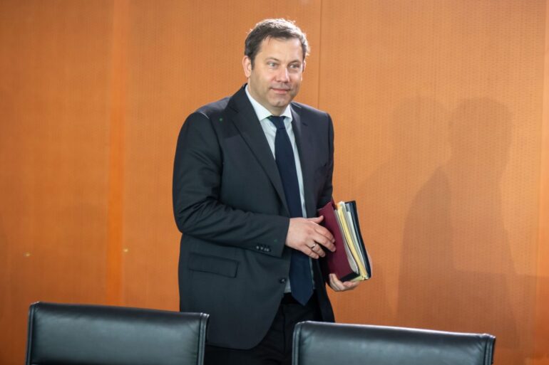 Klingbeil bringt seinen ersten Haushalt ins Kabinett ein. (Archivbild)