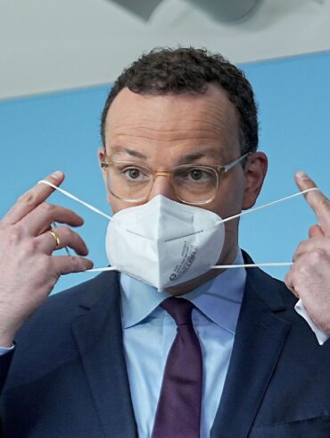 Unions-Fraktionschef Jens Spahn verteidigt seine Masken-Politik während der Pandemie. (Archivbild)