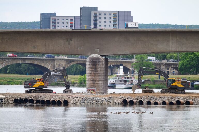 Brücken, Straßen, Energienetze: Die deutsche Infrastruktur soll mit Milliardenschulden modernisiert werden. (Archivbild)