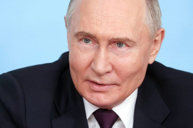 Der russische Präsident Wladimir Putin antwortet auf Fragen von Vertretern von Weltnachrichtenagenturen. (Archivbild)