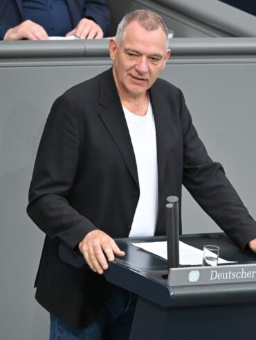 Parteichef van Aken pocht auf ein Mitspracherecht der Linksfraktion. (Archivbild)